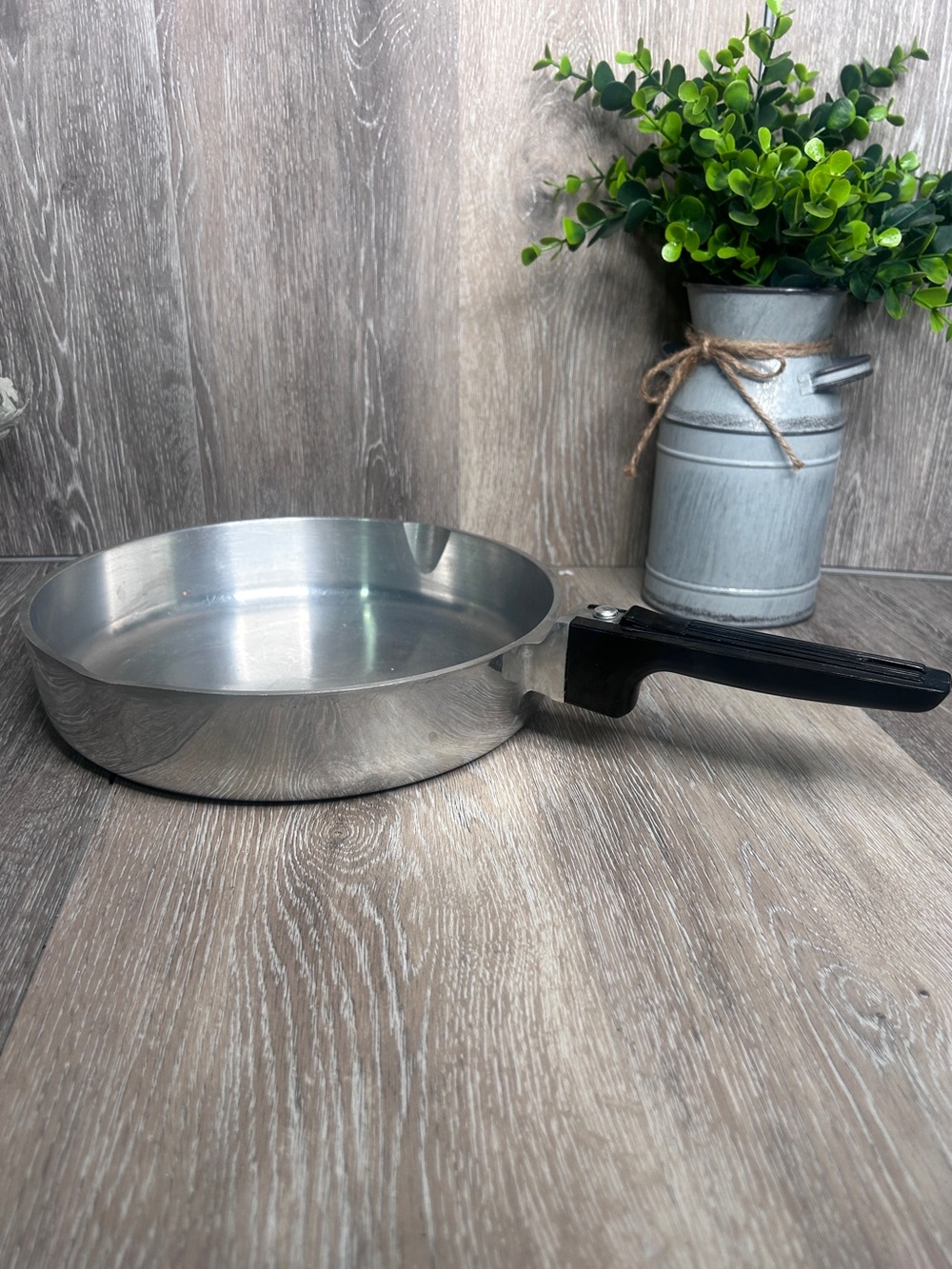 Vintage Magnalite GHC 10”Dual Pour Spout Fry Skillet Pan - USA - Collectible